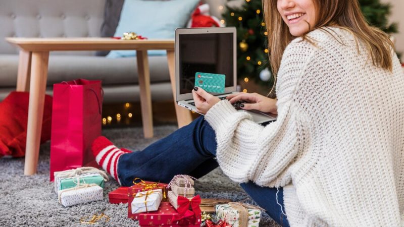 The Ultimate Guide to Shopping for Holiday Gifts Online